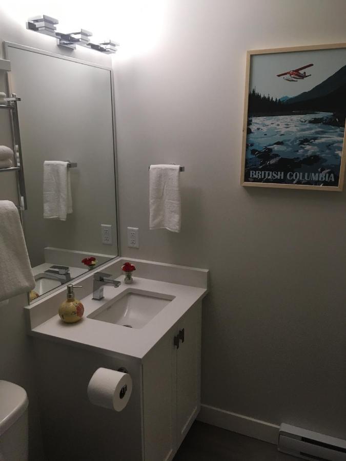 Mollys Cottage-The Suite On Vancouver Island Near Yyj Airport And The Wa And Bc Ferries North Saanich Экстерьер фото