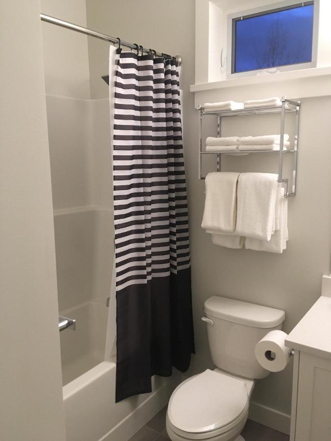 Mollys Cottage-The Suite On Vancouver Island Near Yyj Airport And The Wa And Bc Ferries North Saanich Экстерьер фото
