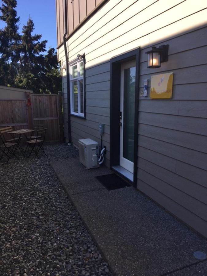 Mollys Cottage-The Suite On Vancouver Island Near Yyj Airport And The Wa And Bc Ferries North Saanich Экстерьер фото